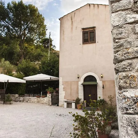 Agriturismo Portella Della Ginestra Farm stay Piana Degli Albanesi